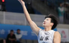 0.6秒上演3分绝杀！又一位天才锋线崛起，18岁，山东人，鲁媒盛赞